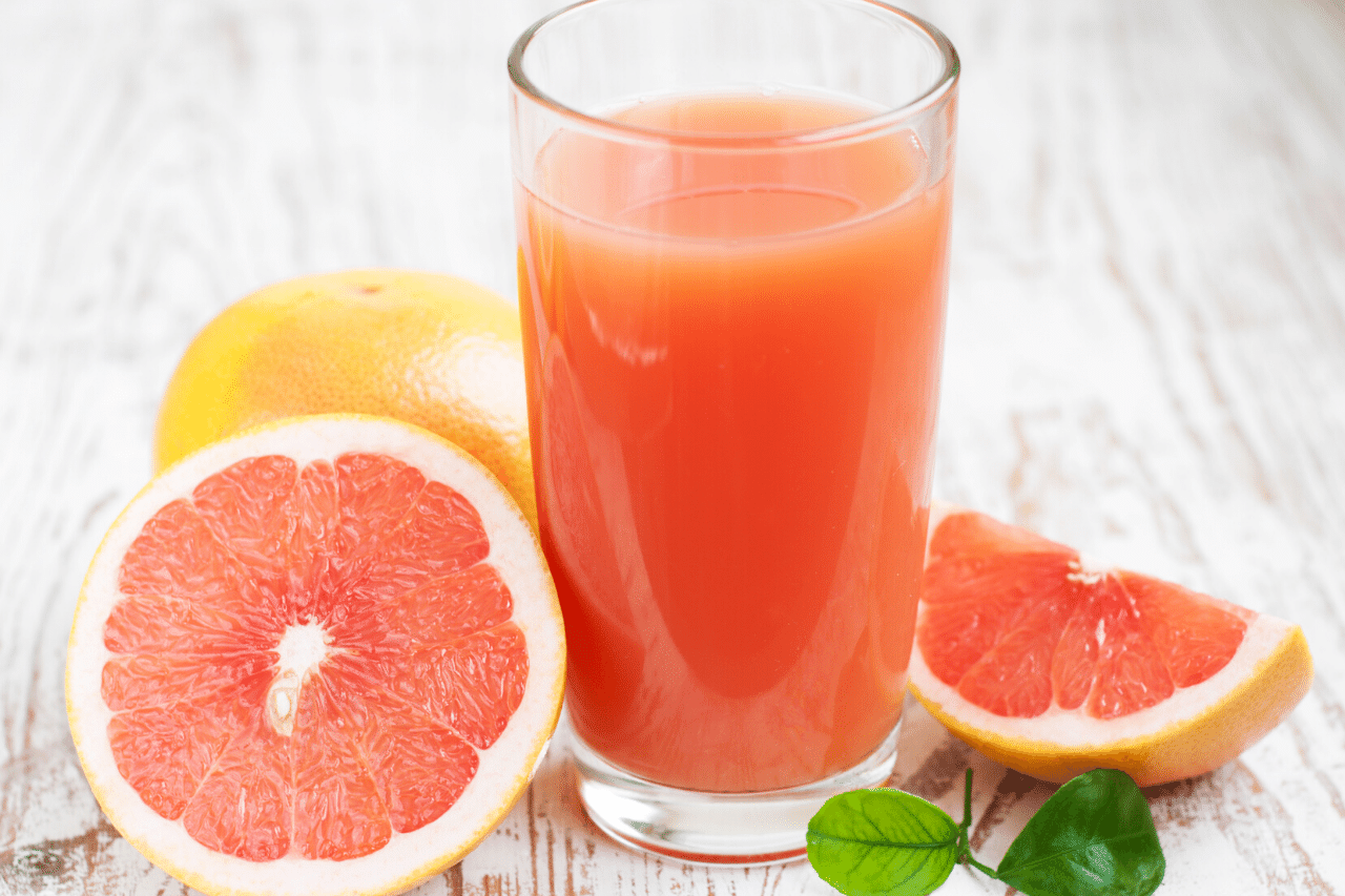 Grapefruitsaft reinigt und revitalisiert mit hohem Vitamingehalt und sanfter Säurestruktur